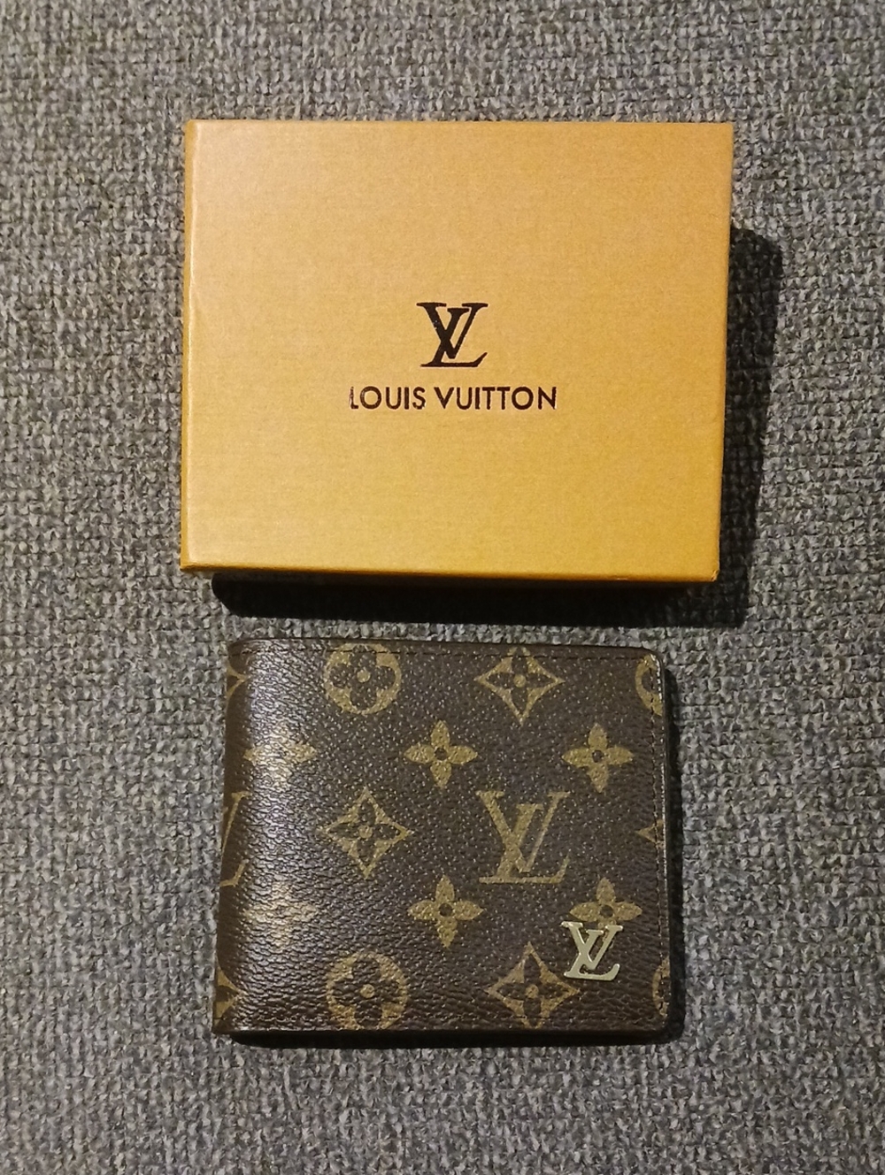 Louis Vuitton Mens Wallet With Dustbag and Box.